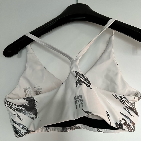 Barry’s electric sports bra (white/silver, size M) - Picture 3 of 4